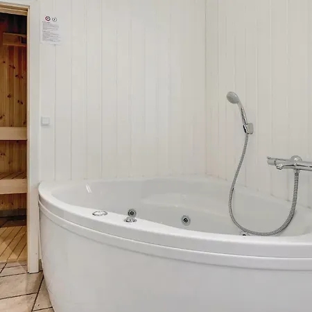 Three-bedroom In بيت للعطل *