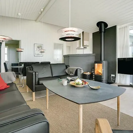 Three-bedroom In بيت للعطل *